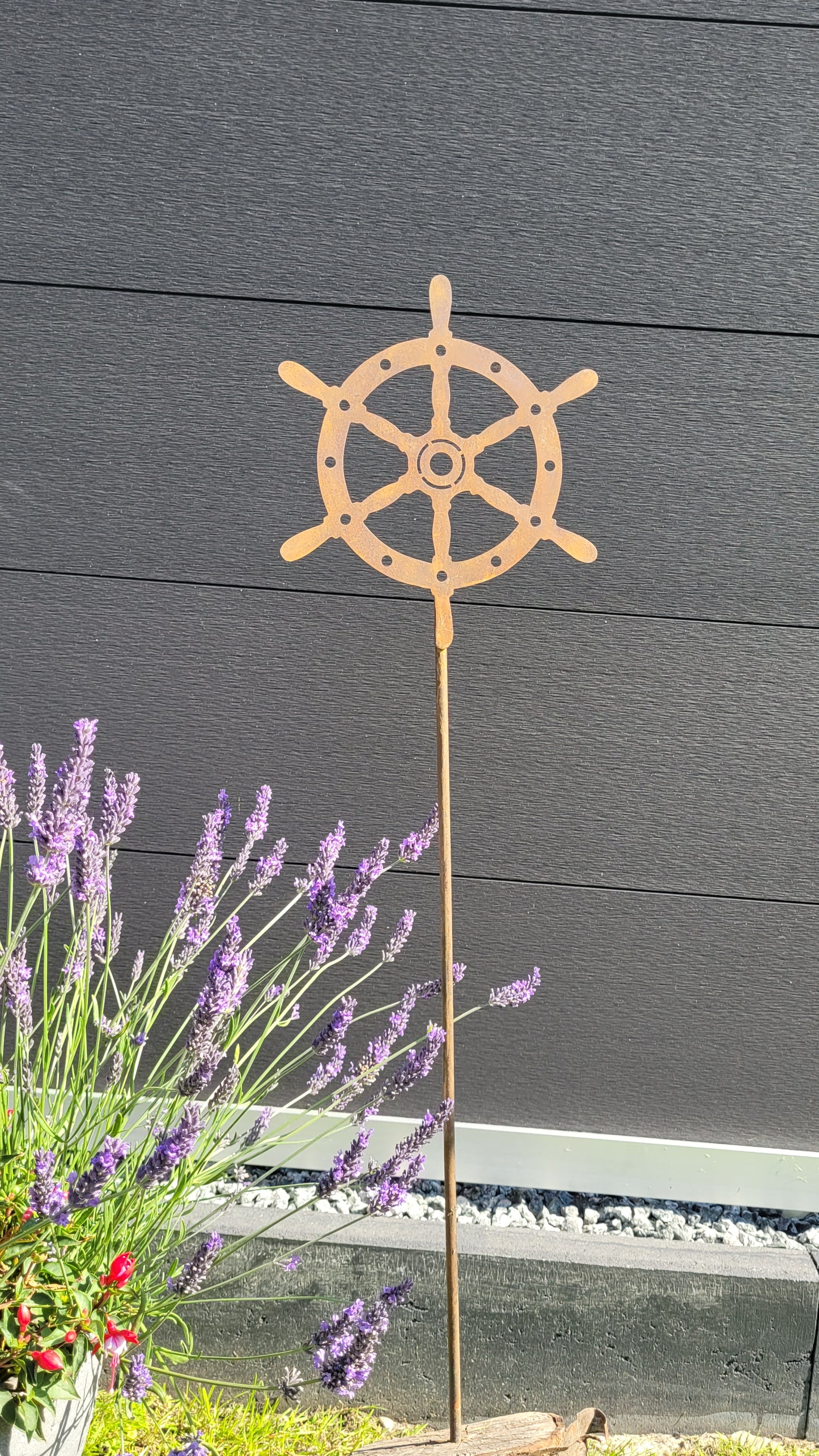 Gartenstecker "Steuerrad"